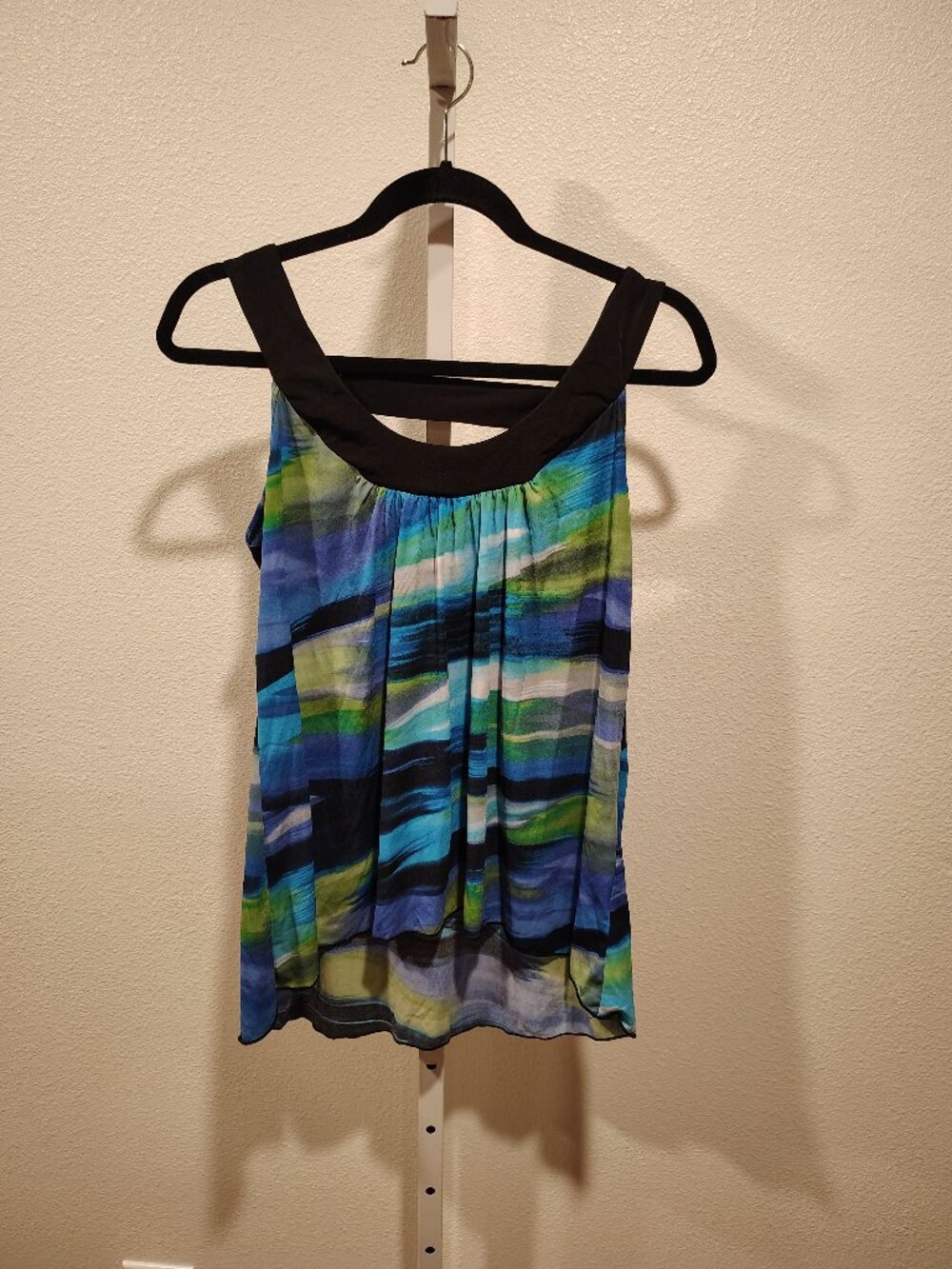 IZ Byer Junior's Top Size XL Y2K Sleeveless Abstract Baby Doll Style Vibrant